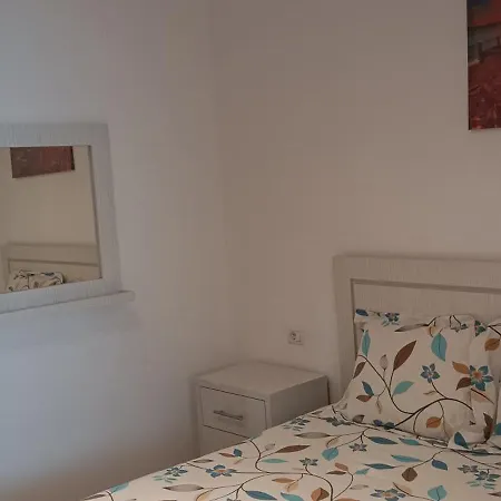 Apartment Near The Shopping Center Etc